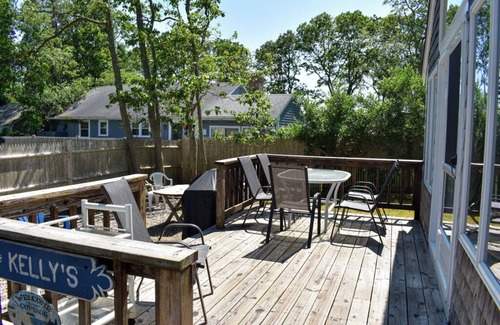 West Dennis House | Clean and cute home 3 bedroom, 2 bath house less than 1 mile to beaches
