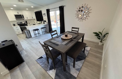 Hesperia House | Clean and Modern 4 Bedroom vacation home