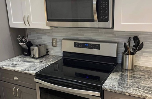 Dunnellon House | Clean and modern home, sparkling heated pool, near river