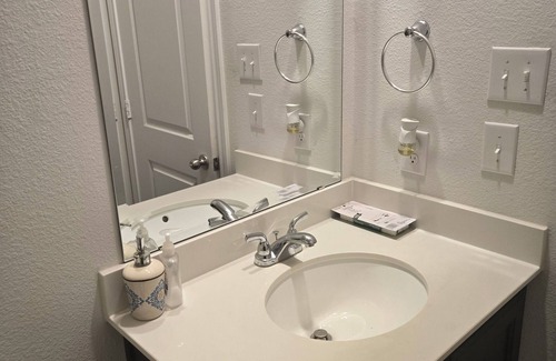 Crowley House | Clean and Peaceful Enjoyable house with AC in charming Crowley, DFW Tx