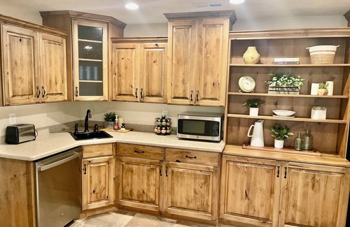 Orchard South House | Clean and pretty 1-bedroom basement with AC, WiFi in ideal location in Orem