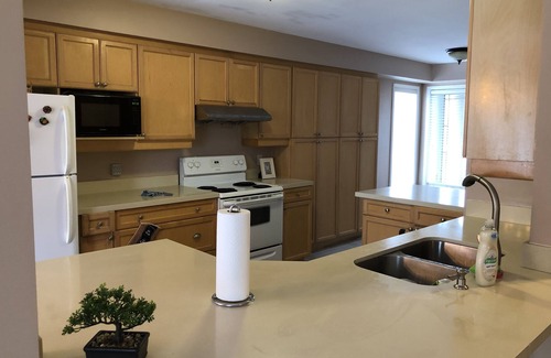 London House | Clean and quiet house near Costco shopping mall