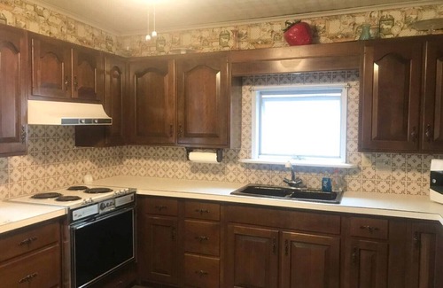 Oswego House | Clean and Roomy 4 Bedroom House