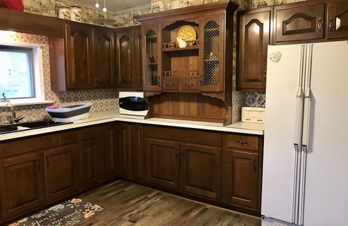 Oswego House | Clean and Roomy 4 Bedroom House