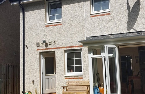 Kirkliston House | Clean and Spacious 4 bedroom Detached House