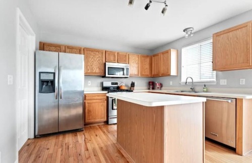 Ypsilanti House | Clean and Spacious 4 bd home, Perfect for Families