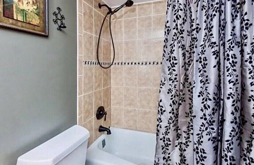 Medford Apartment | Clean apartment - 5 miles from Boston