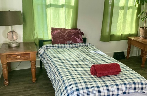 Medford Apartment | Clean apartment - 5 miles from Boston
