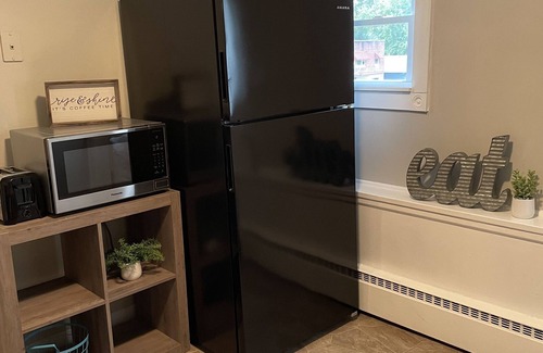 Lake Station Apartment | Clean apartment close to 80/94, I65 Indiana Dunes