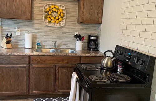 Lake Station House | Clean Apartment close to 80/94, I65 Lake Station 2751 DeKalb 1 bed
