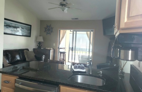 Oak Harbor Condo | Clean, beautiful condo by Lake Erie! Perfect getaway for a family of four.