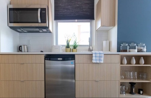Northeast Edmonton Apartment | Clean, Charming & Cozy Sanctuary in Highlands