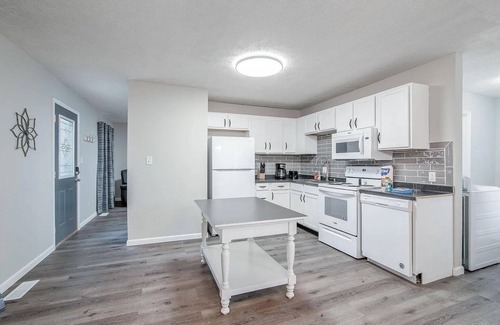 Hemlock House | Clean & classic ranch, pet friendly, w/a fenced yard
