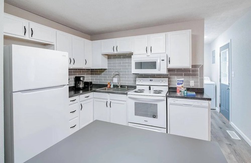 Hemlock House | Clean & classic ranch, pet friendly, w/a fenced yard