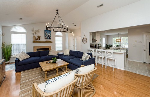 Mount Pleasant House | Clean Coastal Cottage 5min to beach & 15min to Charleston