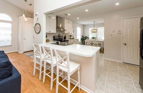 Mount Pleasant House | Clean Coastal Cottage 5min to beach & 15min to Charleston