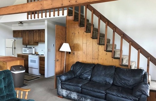 Wakefield Ski Chalet | Clean, Comfortable and Quiet Chalet at the base of Jackson Creek Summit