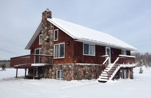 Wakefield Ski Chalet | Clean, Comfortable and Quiet Chalet at the base of Jackson Creek Summit