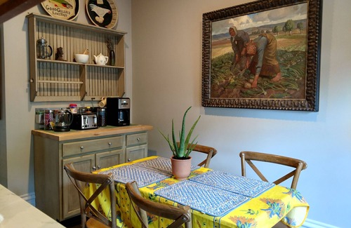 Emsworth House | CLEAN, COMFORTABLE, CONVENIENT, PRIVATE CAR PARK & DISCOUNTS FOR WEEKLY RENTALS