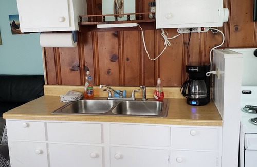 Geneva-on-the-Lake Cottage | Clean, comfortable cottage located off the Strip, pets welcome, vacation ready