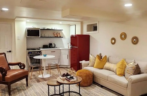 West Orange Apartment | Clean/Comfortable/Spacious/Peaceful Outdoor Spacenn