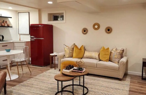 West Orange Apartment | Clean/Comfortable/Spacious/Peaceful Outdoor Spacenn