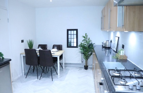 Tottenham Green House | Clean, comfortable & Stylish 3 bed house near Tube