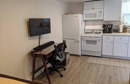 Santa Rosa Cottage | Clean Comfy Cottage Downtown