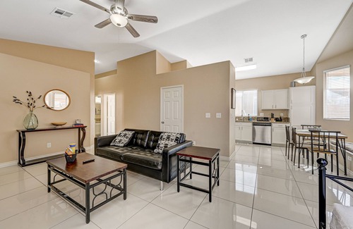 Enterprise House | Clean, Convenient & Comfortable Vegas House