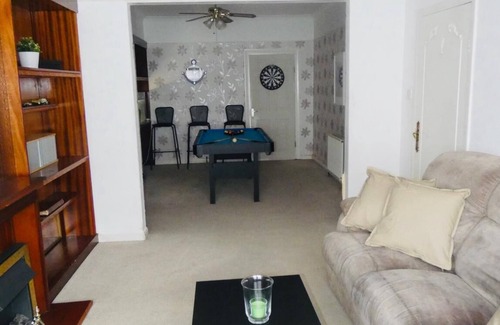Ashburton House | Clean & Cosy 3 Bed House with Free Pvt Parking
