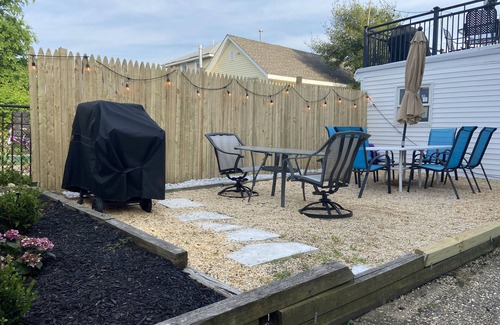 Seaside Heights Apartment | Clean/cozy, 2 BLK to beach, 1st Floor, central air/back yard, parking+4 badges
