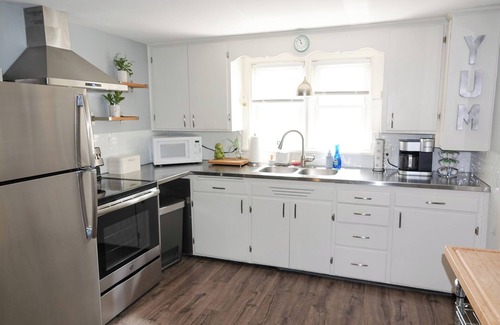 Acme House | Clean & Cozy - 3 BDR House - Close to Traverse City - Bay- Beach- Horse Show