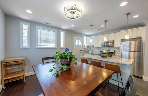 Capitol View House | Clean&Cozy 3 Bedroom Apartment