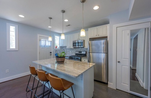 Capitol View House | Clean&Cozy 3 Bedroom Apartment