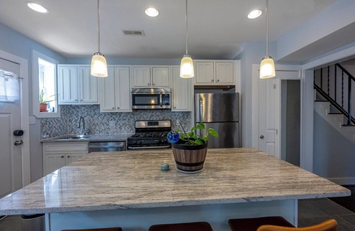 Capitol View House | Clean&Cozy 3 Bedroom Apartment