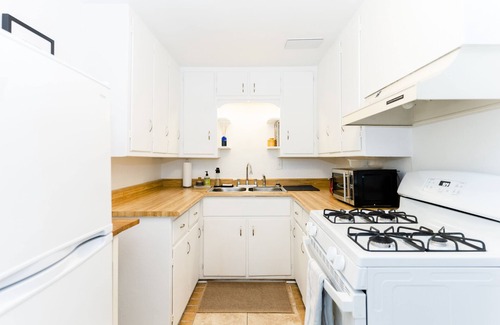 North Aurora Apartment | Clean & Cozy Apartment w/Private Patio