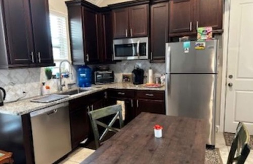 Richmond Apartment | Clean, Cozy apartment with Private Entrance