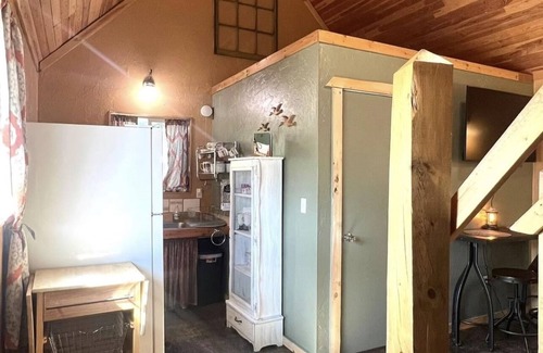Conconully Cabin | Clean cozy cabin within 1/2 mile of 2 lakes and 100’s of sq miles of wilderness.