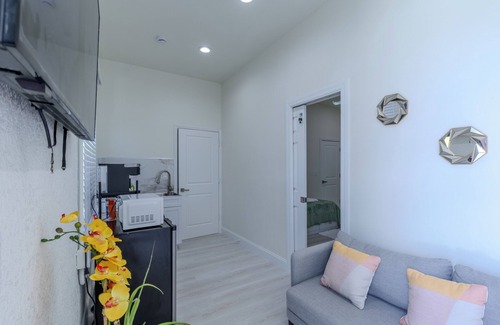 Sunshine Apartment | Clean Cozy & Charming 2-bedroom Apt near Jetblue Park, Walmart & RSW in Ft Myers