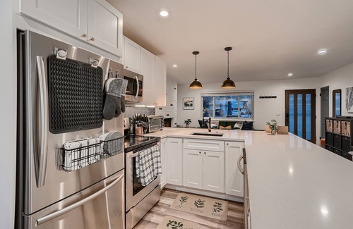 Lamar Heights Area House | Clean Cozy Chic - Easy Access to Denver - Great for Families