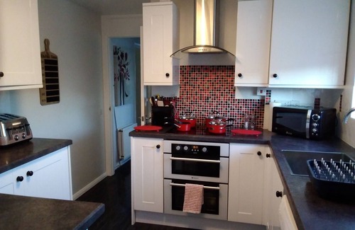 Melksham House | Clean, Cozy & Comfortable without breaking the bank