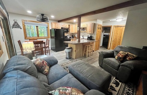 Wakefield Condo | Clean, Cozy & Completely Updated! 1B 1B Condo w Jetted Tub Room!