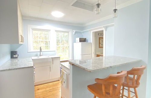 Camden House | Clean Cozy Cottage Downtown Camden