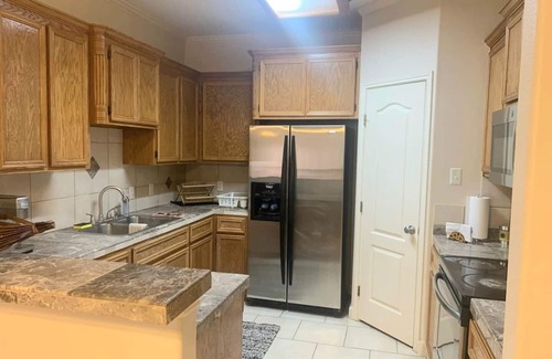 South Side House | Clean & Cozy, Elegant & Comfortable, Home for families and friends in safe area!