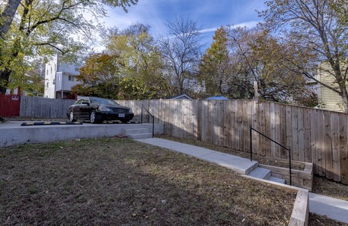 Capitol View Apartment | Clean&Cozy English Basement