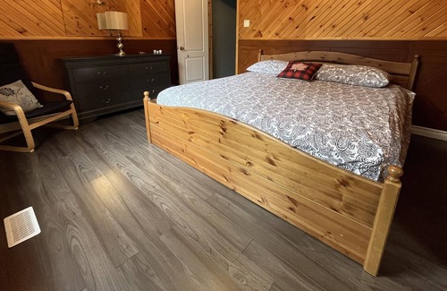 Ahmic Harbour Cottage | Clean&Cozy Family Cottage Magnetawan. On Snowmobile Trails Sleeps 8 &🐾❤️