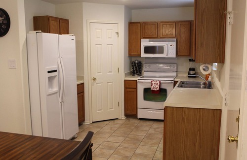 Southside House | Clean & Cozy Home for BMT Graduation 2 miles away from Lackland Air Force Base