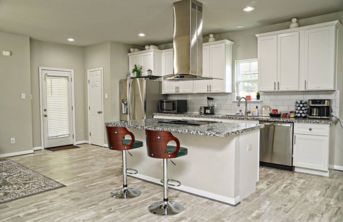 Conroe House | Clean & Cozy new Home, 30 mins to George Bush INTL/downtown 5 mins to woodlands