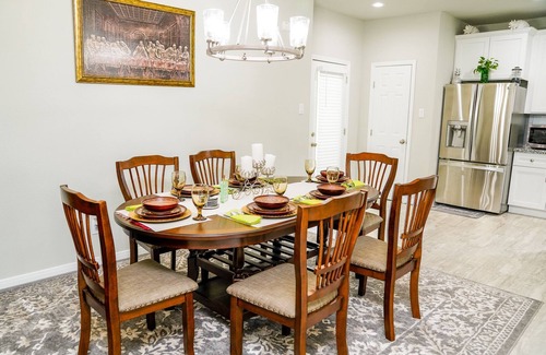 Conroe House | Clean & Cozy new Home, 30 mins to George Bush INTL/downtown 5 mins to woodlands