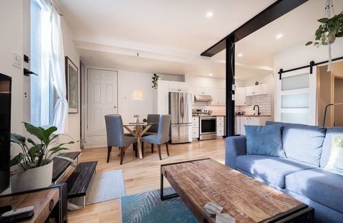 Verdun Apartment | Clean & cozy renovated 2 bedroom apartment steps from away the metro in Verdun!
